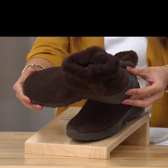 Skechers Suede On-The-Go Joy-Bundle Fur Booties - Picture 5 of 7